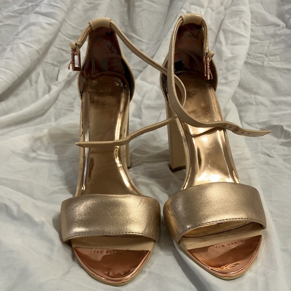 Cream and gold two strap sandals with thick heel size 39 - Picture 2 of 3